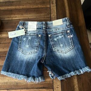 NWT Miss Me brand shorts distressed denim with stars ⭐️ size 28 mid rise style.